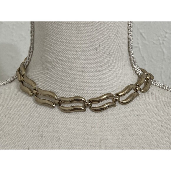 Vtg Signed Monet Gold Tone Choker Necklace Linked 17in Double Row - Picture 6 of 6